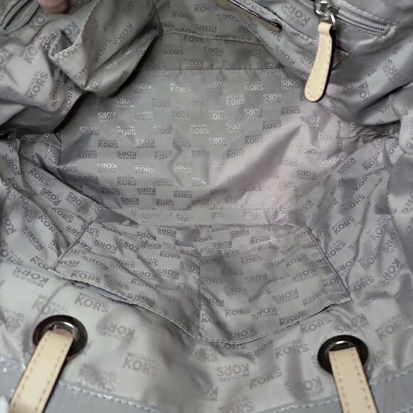 Authentic  Micheal kors purse, light grey patent leather straps like new! - Picture 8 of 14